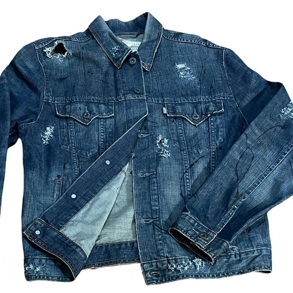 CLOSING SALE - Custom Levi's Demin Trucker Jacket - Picture 7 of 10